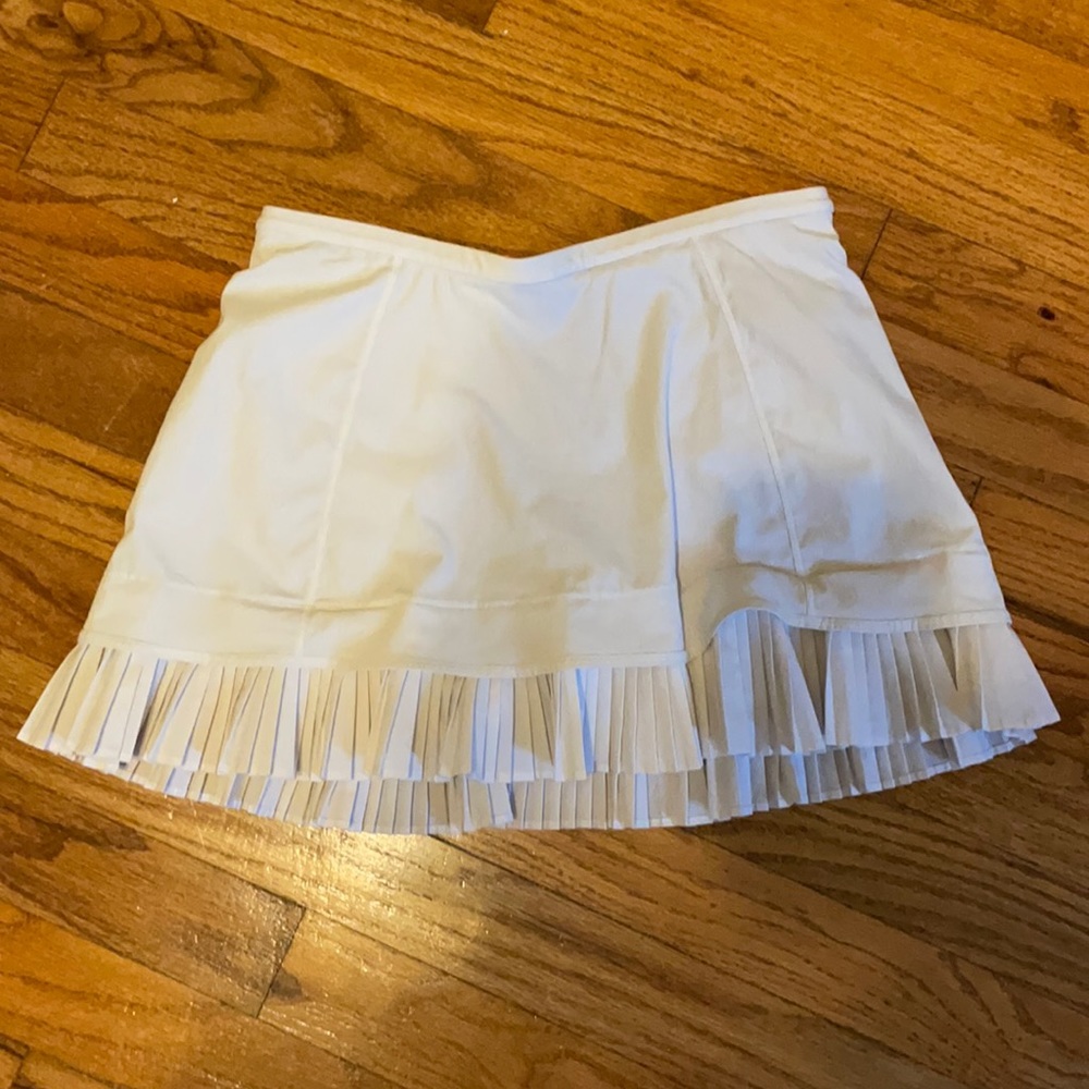 size 2 white pleated lululemon skirt